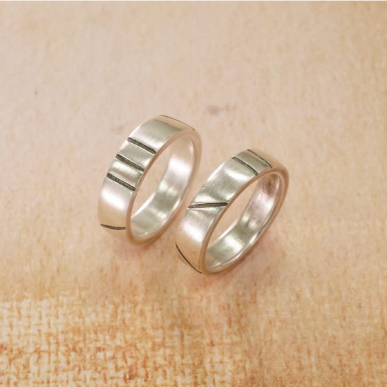 【町田店】個性が光る！ブラックラインリング