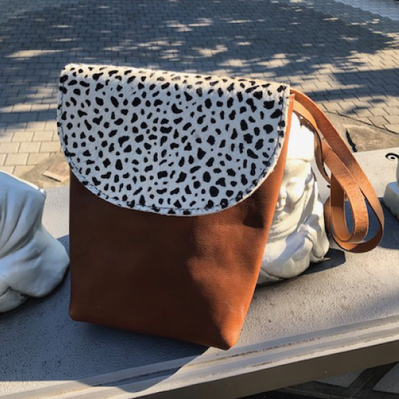 【町田店】毛皮プリントフラップのショルダーバッグ